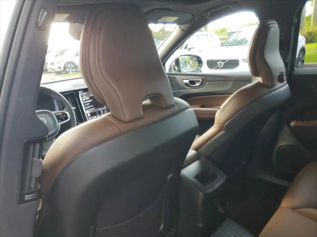2023 Volvo XC60 Recharge T8 Plus Dark Theme