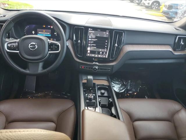 2023 Volvo XC60 Recharge T8 Plus Dark Theme