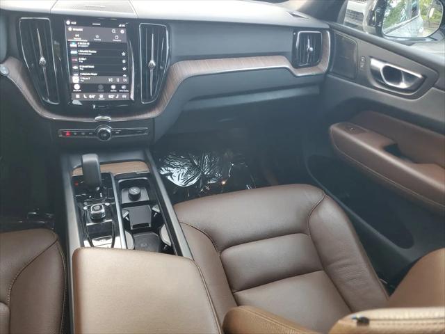 2023 Volvo XC60 Recharge T8 Plus Dark Theme