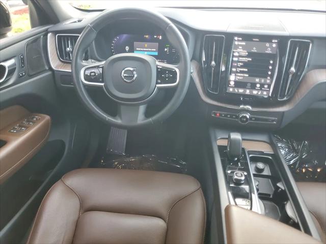 2023 Volvo XC60 Recharge T8 Plus Dark Theme