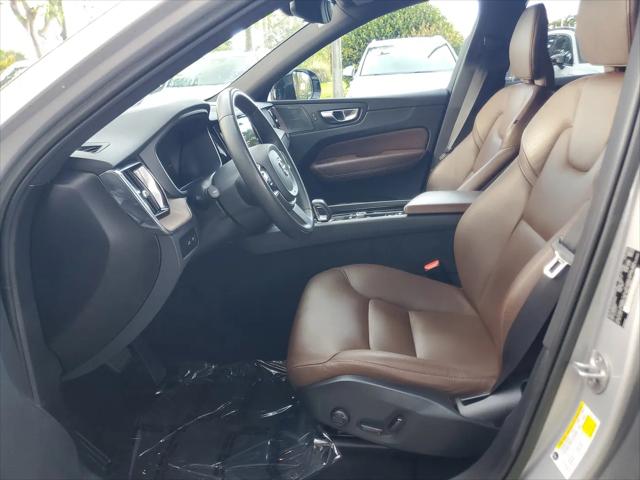 2023 Volvo XC60 Recharge T8 Plus Dark Theme