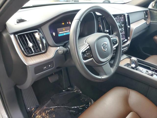 2023 Volvo XC60 Recharge T8 Plus Dark Theme