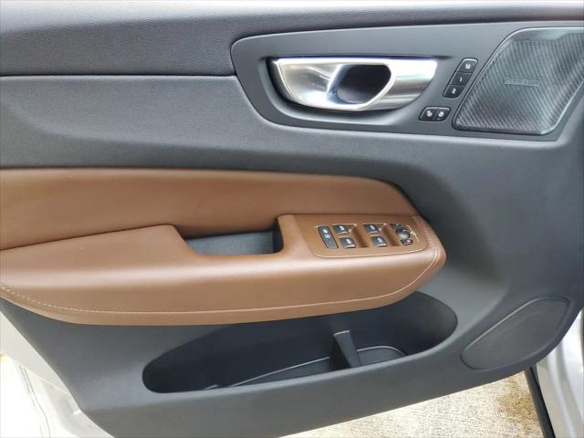 2023 Volvo XC60 Recharge T8 Plus Dark Theme