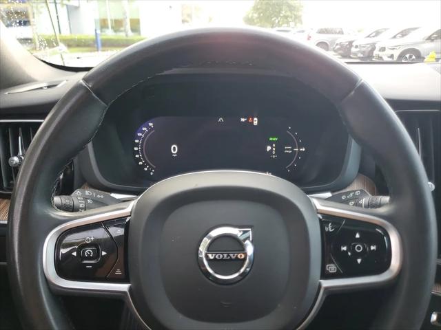 2023 Volvo XC60 Recharge T8 Plus Dark Theme