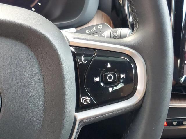 2023 Volvo XC60 Recharge T8 Plus Dark Theme