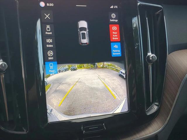 2023 Volvo XC60 Recharge T8 Plus Dark Theme