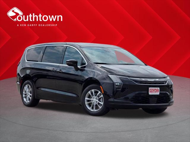 2027 Chrysler Pacifica Select for sale in Indianola, IA
