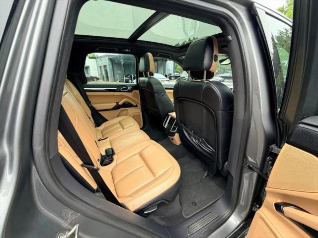 2016 Porsche Cayenne Base