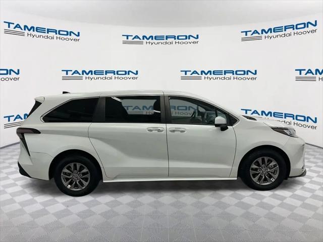 2023 Toyota Sienna XLE