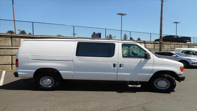 2004 Ford E-350 Super Duty E-350