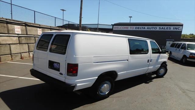 2004 Ford E-350 Super Duty E-350