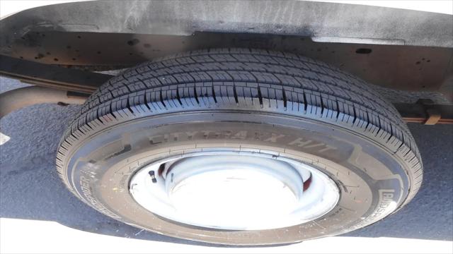 2004 Ford E-350 Super Duty E-350