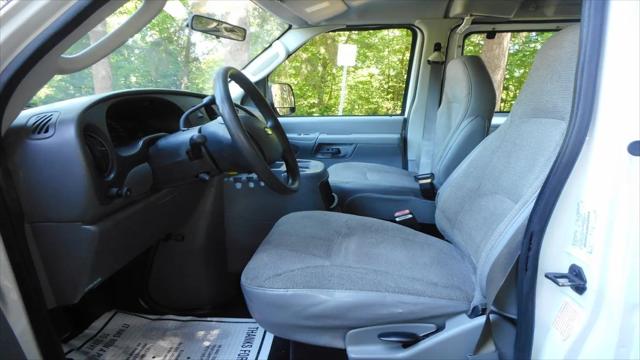 2004 Ford E-350 Super Duty E-350