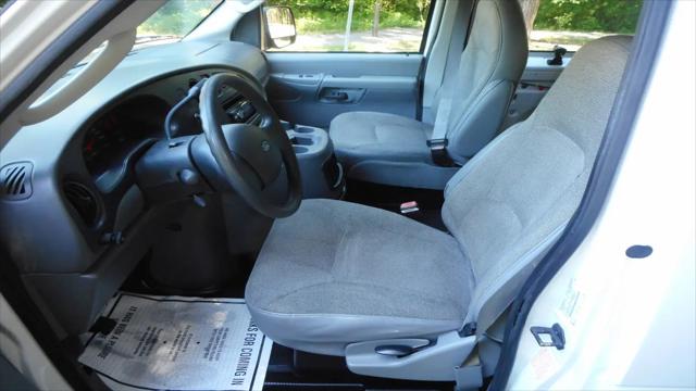 2004 Ford E-350 Super Duty E-350