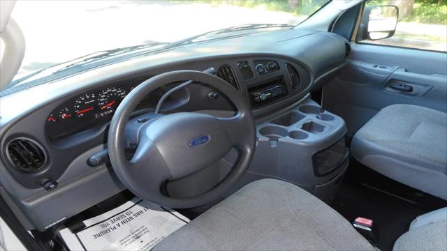 2004 Ford E-350 Super Duty E-350