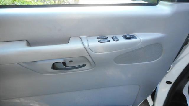 2004 Ford E-350 Super Duty E-350