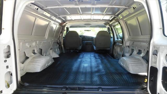 2004 Ford E-350 Super Duty E-350