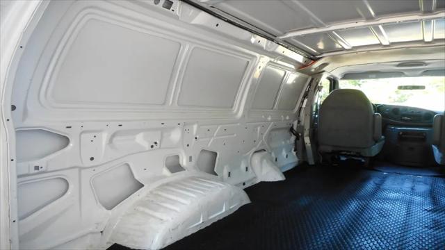2004 Ford E-350 Super Duty E-350