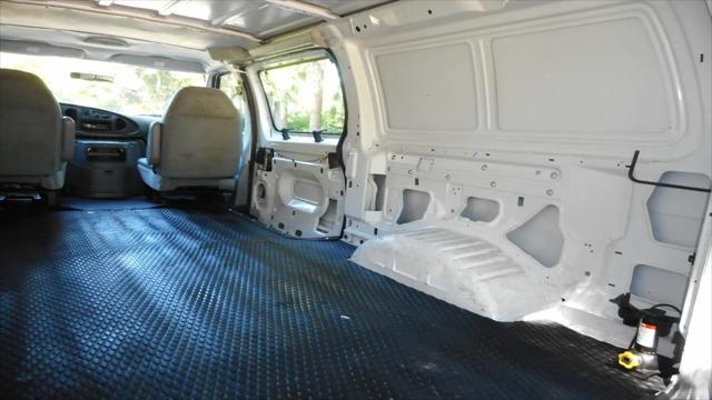 2004 Ford E-350 Super Duty E-350