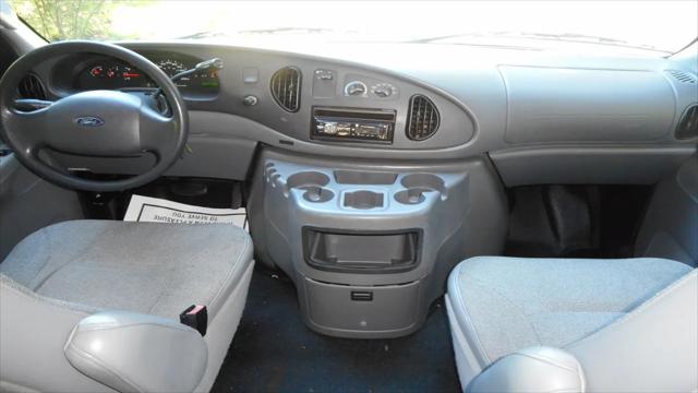 2004 Ford E-350 Super Duty E-350