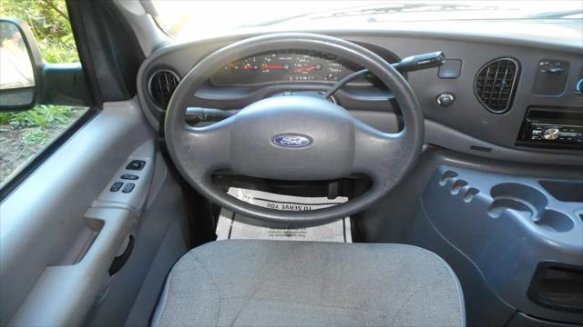 2004 Ford E-350 Super Duty E-350