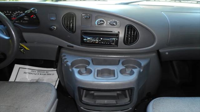 2004 Ford E-350 Super Duty E-350