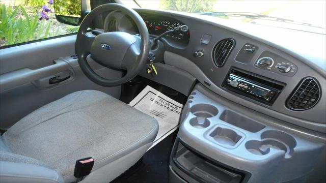 2004 Ford E-350 Super Duty E-350