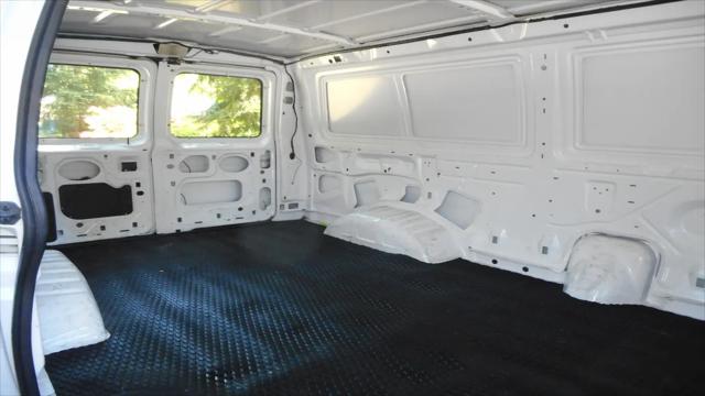 2004 Ford E-350 Super Duty E-350