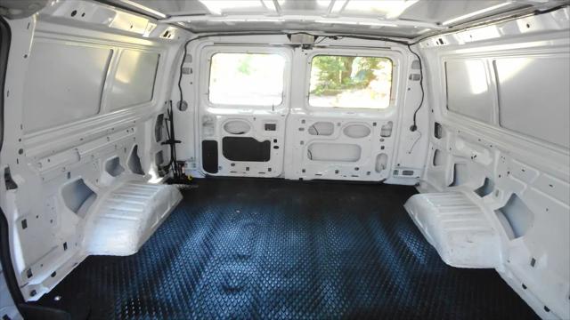 2004 Ford E-350 Super Duty E-350
