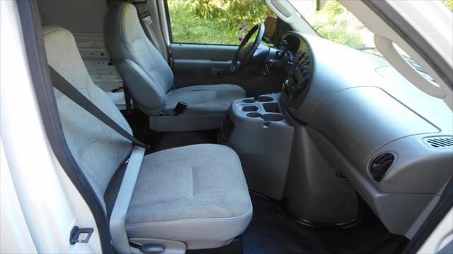 2004 Ford E-350 Super Duty E-350