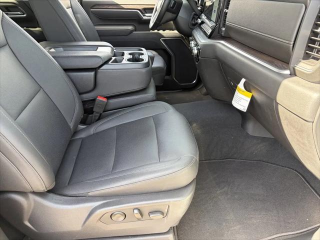 2025 GMC Sierra 2500HD 4WD Crew Cab Standard Bed SLT