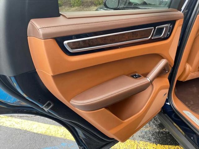 2023 Porsche Cayenne E-Hybrid Platinum Edition