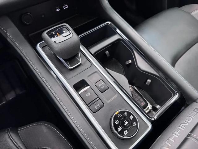2025 Nissan Pathfinder SL 4WD