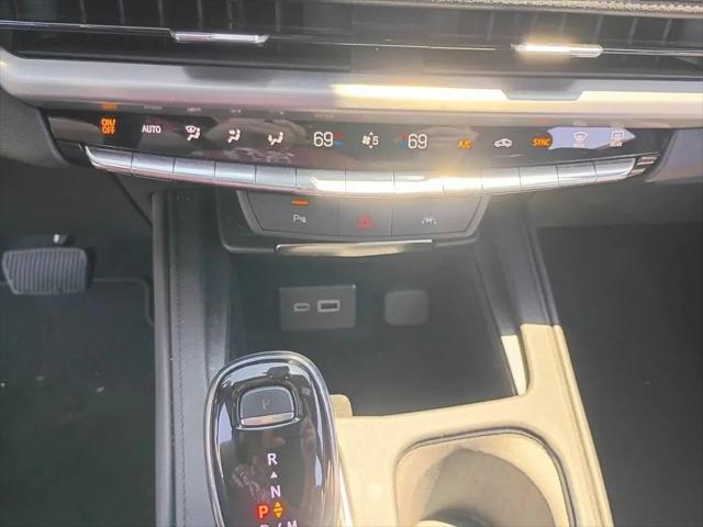 2025 Cadillac XT4 FWD Premium Luxury