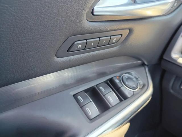 2025 Cadillac XT4 FWD Premium Luxury