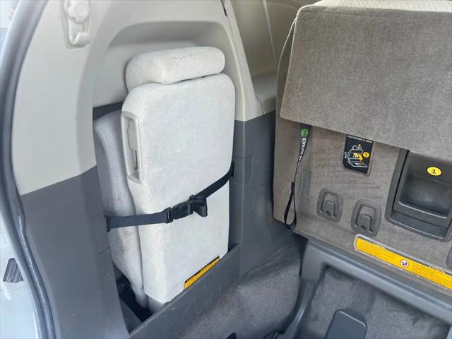 2012 Toyota Sienna LE V6 8 Passenger