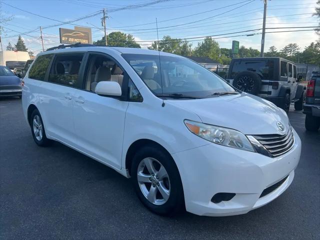 2012 Toyota Sienna LE V6 8 Passenger