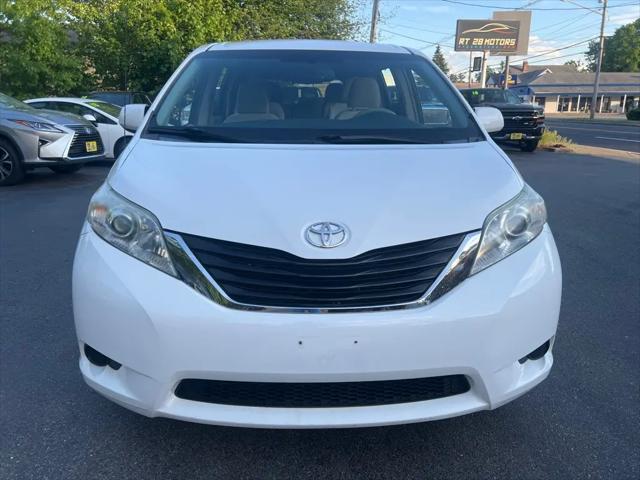 2012 Toyota Sienna LE V6 8 Passenger