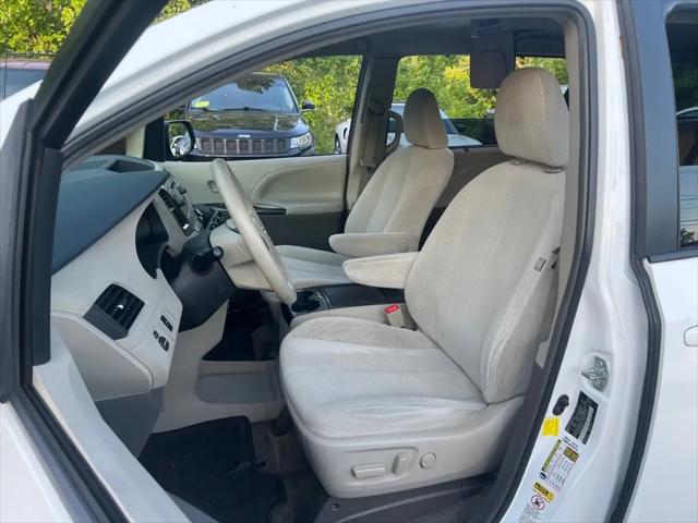 2012 Toyota Sienna LE V6 8 Passenger