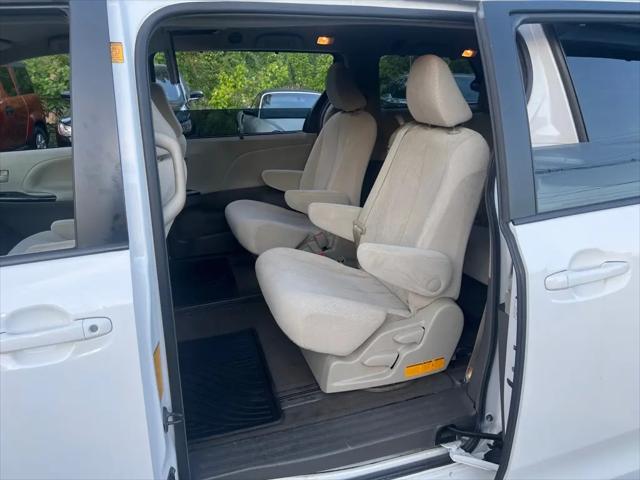 2012 Toyota Sienna LE V6 8 Passenger