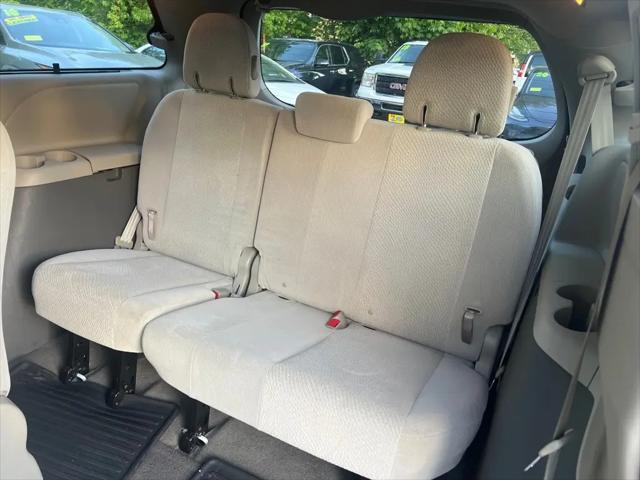 2012 Toyota Sienna LE V6 8 Passenger