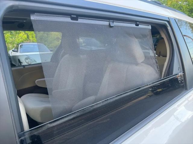 2012 Toyota Sienna LE V6 8 Passenger