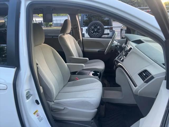2012 Toyota Sienna LE V6 8 Passenger