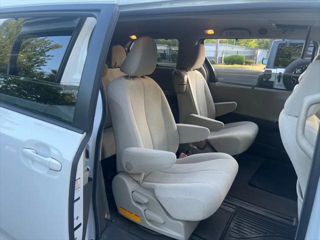 2012 Toyota Sienna LE V6 8 Passenger
