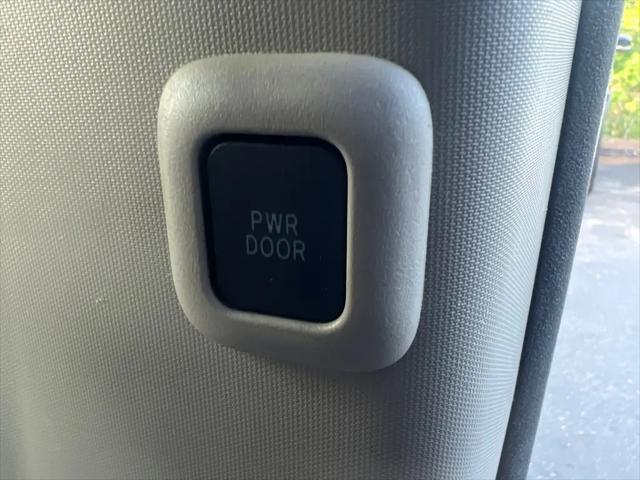 2012 Toyota Sienna LE V6 8 Passenger