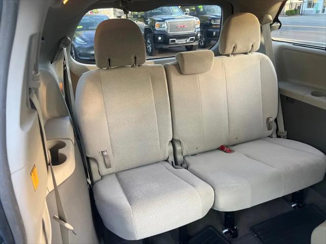 2012 Toyota Sienna LE V6 8 Passenger