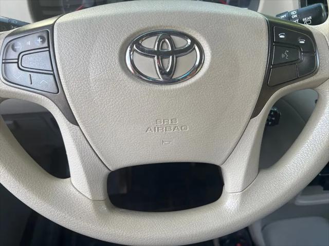 2012 Toyota Sienna LE V6 8 Passenger