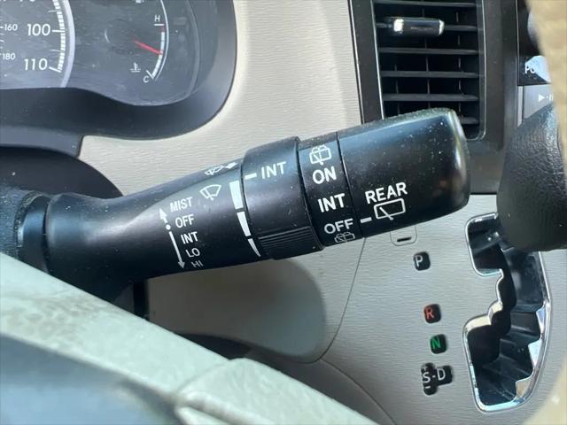 2012 Toyota Sienna LE V6 8 Passenger