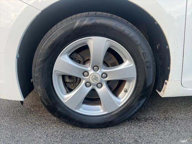 2012 Toyota Sienna LE V6 8 Passenger