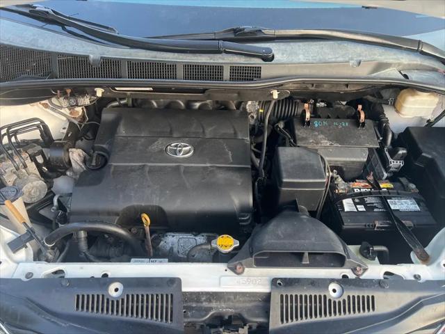2012 Toyota Sienna LE V6 8 Passenger